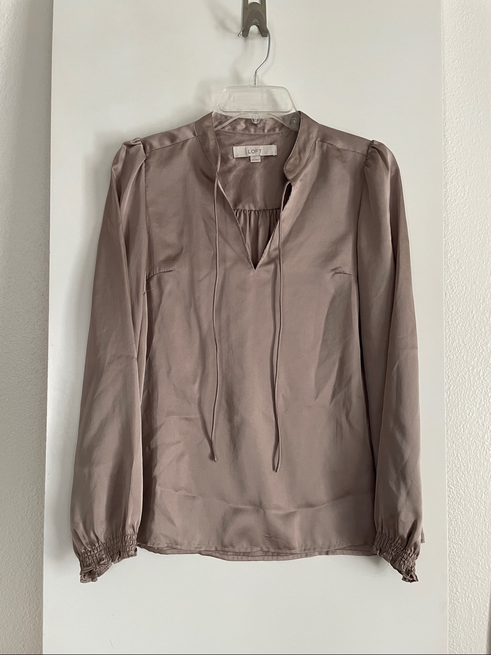 LOFT Ann Taylor Satin Mocha Cafe’ Long Sleeve Blouse Top V Neck tie collar